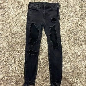 American Eagle black skinny ripped jeans. Size:4, short